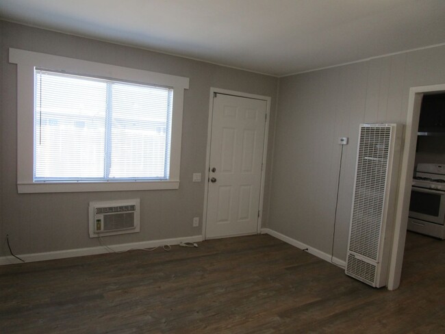 Building Photo - MOVE-IN SPECIAL: $500 OFF 1ST MONTHS RENT ...
