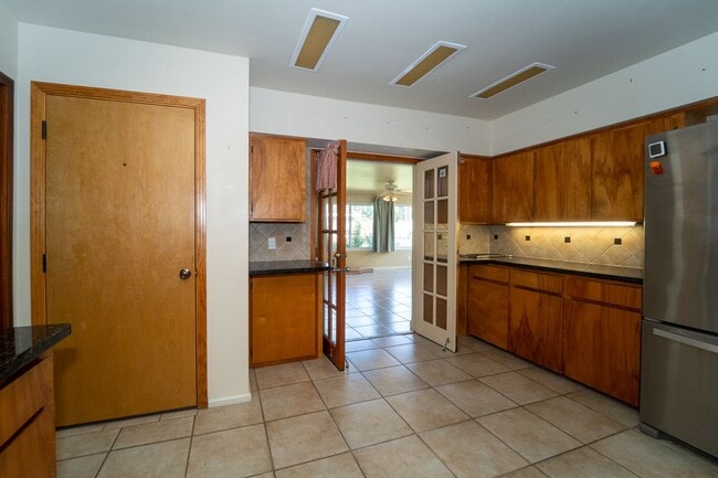 Building Photo - Davis Shore 4/2 Single Family Home