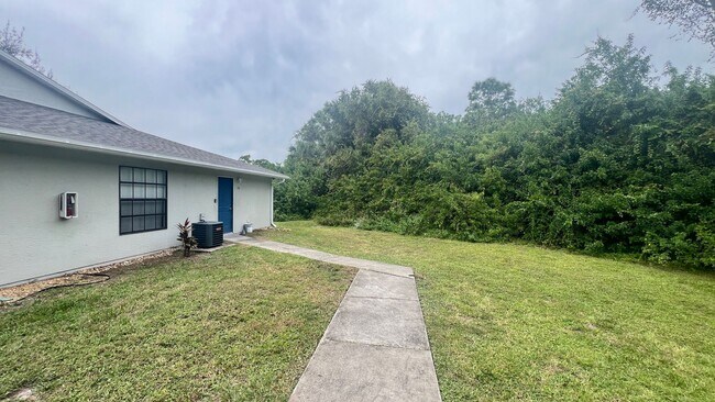 Building Photo - 2/2 Quiet and Cozy Palm Bay Unit AVAILABLE NOW! - $300 DISCOUNT AVAILABLE!