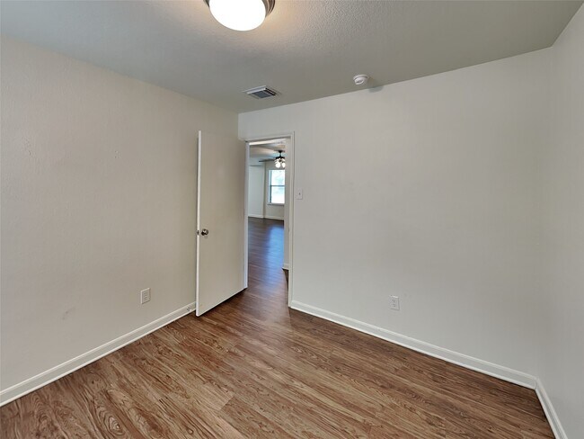 Building Photo - 9510 Juniper Pl Ct