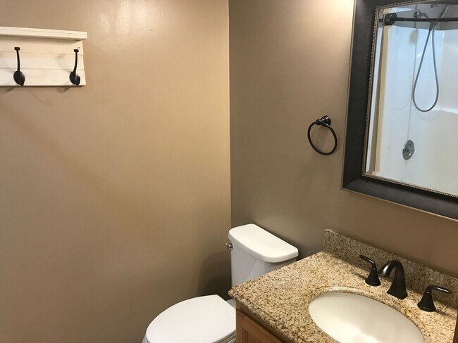 Building Photo - Stunning 3 Bedroom Home with Bonus Room