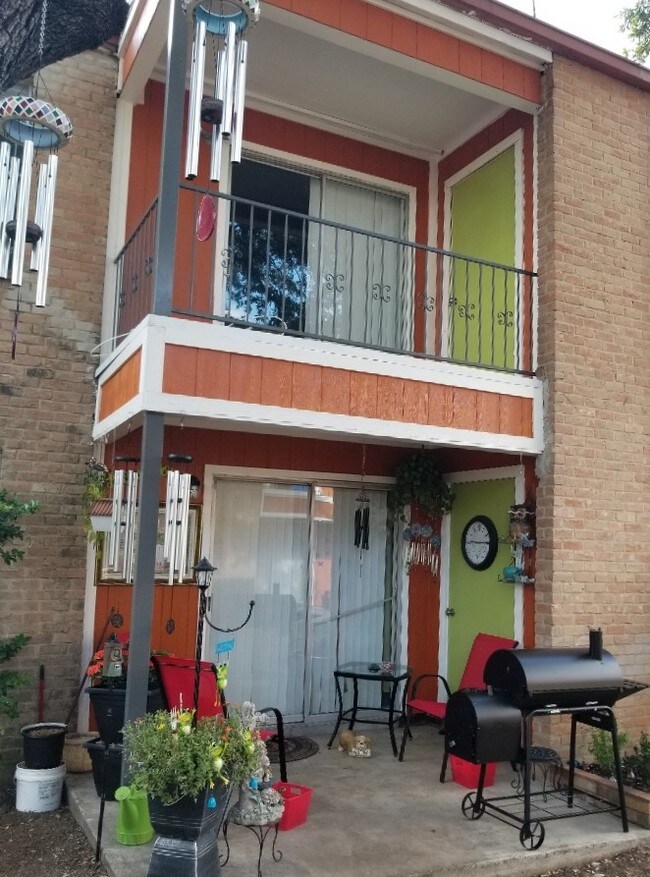 Building Photo - 9511 Contessa Dr
