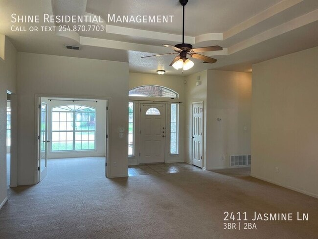 Building Photo - 2411 Jasmine Ln