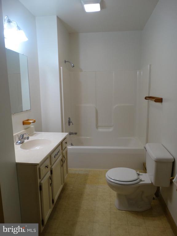 Building Photo - 130 S Antrim Way