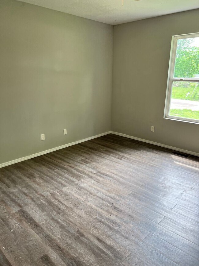 Building Photo - 3 Bed 2 Bath House