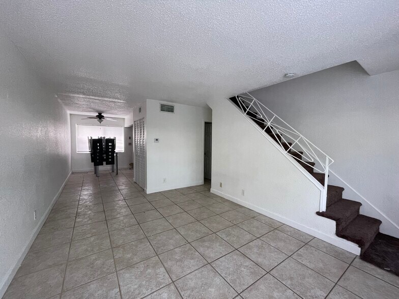 Building Photo - 821 NW 46th Ave