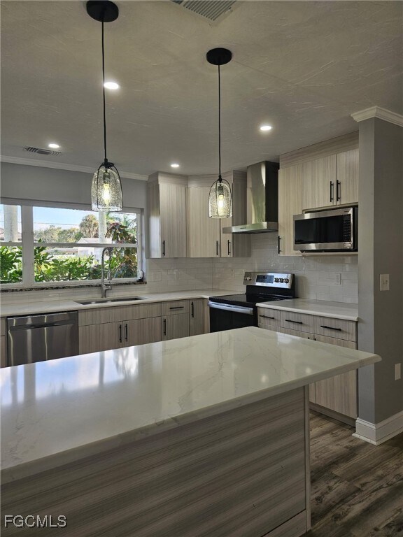 Building Photo - 3933 E River Dr