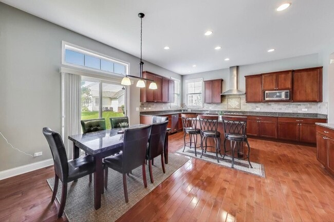 Building Photo - 613 Kinnear Cove