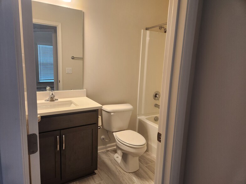 Building Photo - 271 Chestnut Dr