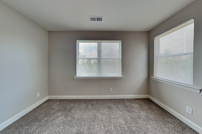 Building Photo - 1121 Camellia Ridge Dr