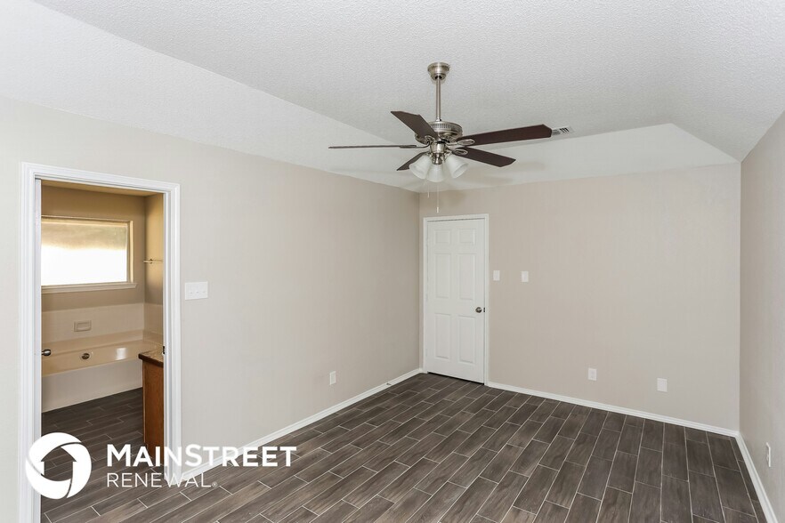 Building Photo - 703 Timberoaks Dr