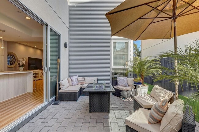 Building Photo - Available Modern Long Term Unfurnished home in Imperial Beach!