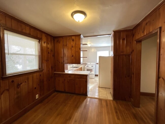 Building Photo - T.R. Lawing Realty Property