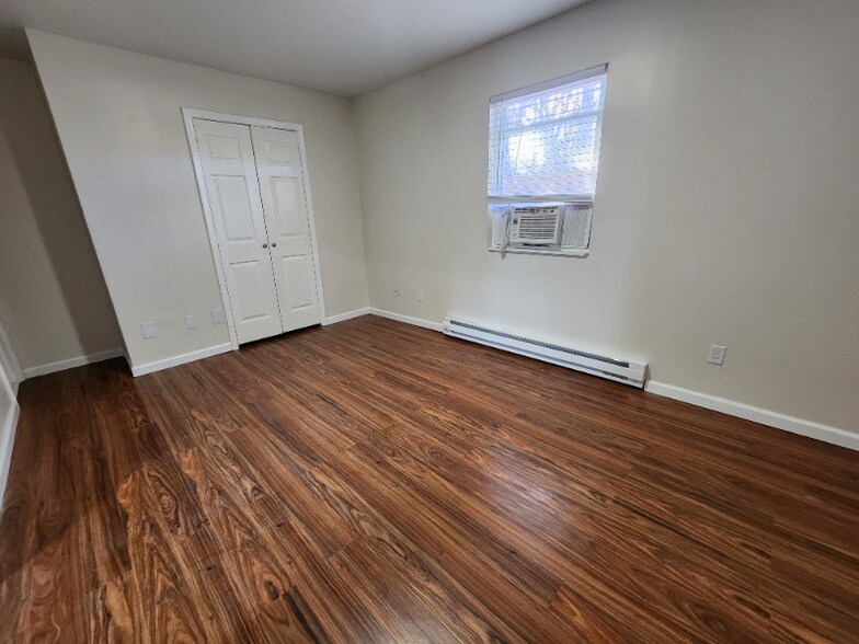 Building Photo - 22 Crescent St