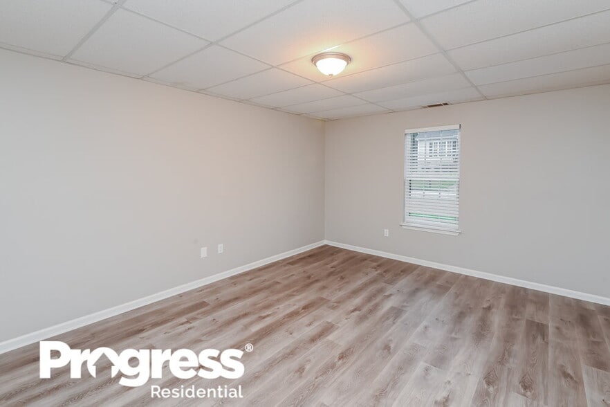 Building Photo - 180 S Barbara Ln