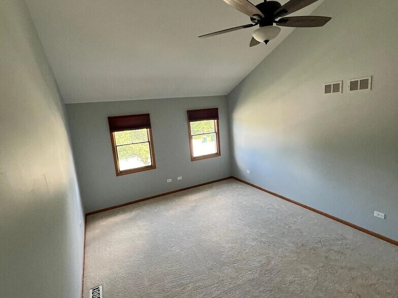 Building Photo - 3250 Longford Dr