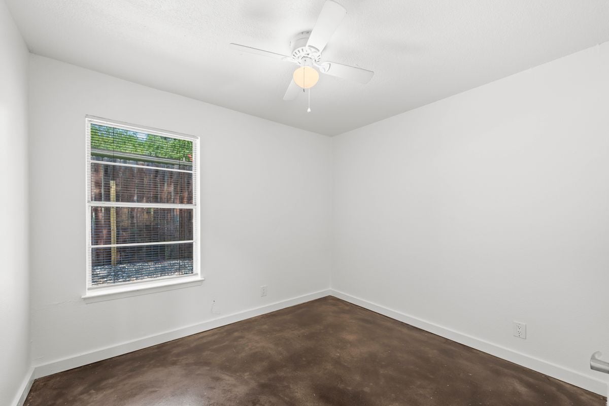 Building Photo - 3508 Southridge Dr