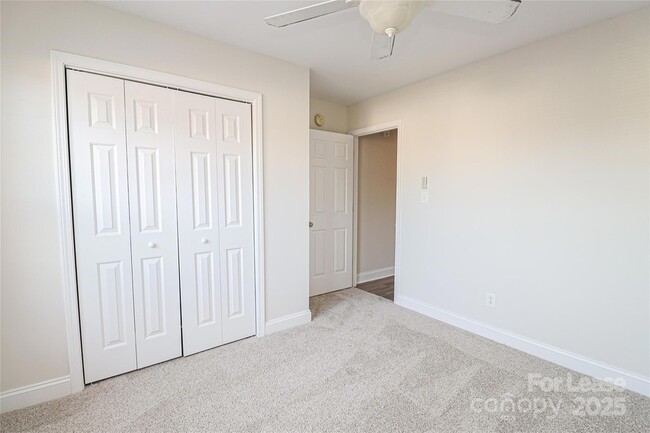 Building Photo - 3007 Laurel Creek Ln