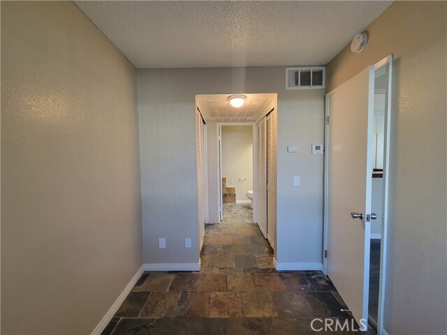 Building Photo - 3640 Oak Creek Dr