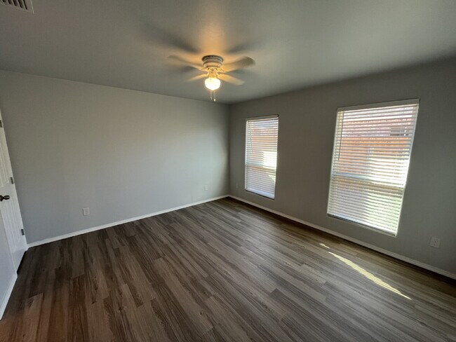 Building Photo - Cute Duplex in North Lubbock
