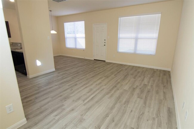 Building Photo - 12714 Memorial Ranch Rd
