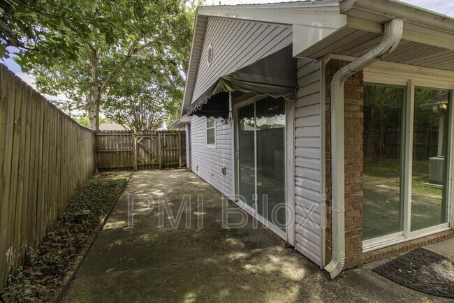 Building Photo - 776 Whitney Dr