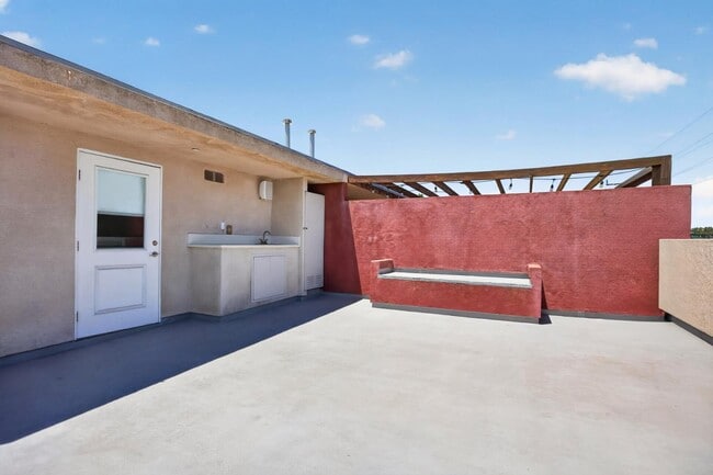 Building Photo - 18358 Saticoy St