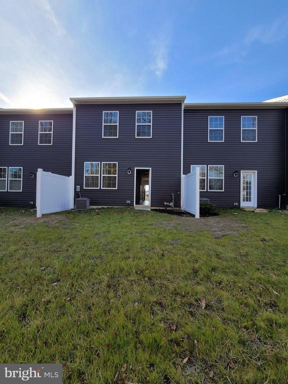 Building Photo - 18 Elliot Ln