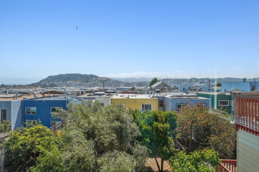 Building Photo - 1431 Quesada Ave
