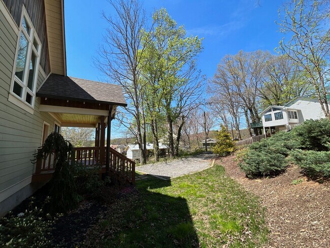 Building Photo - East AVL - JAG 2018 Green Built Custom Home
