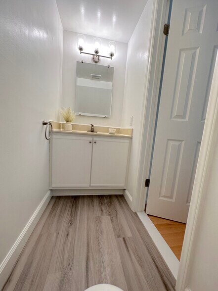 Main Level 1/2 Bath - 5801 Inman Park Cir