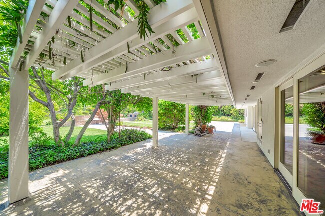Building Photo - 1100 Rodeo Rd