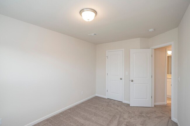Building Photo - 2031 Sperling Dr