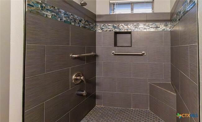 Building Photo - 4406 Bowles Dr