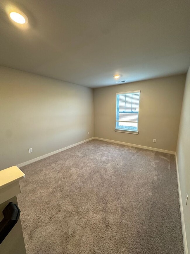 Building Photo - For Lease - 3 Bed, 2.5 Bath, 1846sqft Townhome, Lebanon