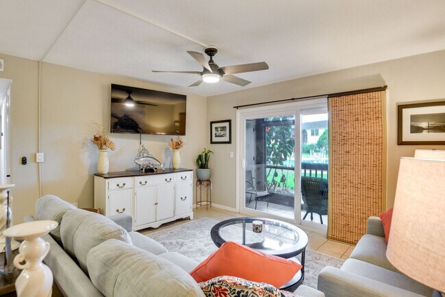 Building Photo - 3800 Saxon Dr