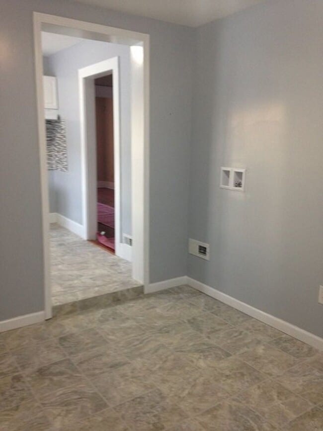 Building Photo - Beautiful new exterior on classic Harters Heights 4 bedroom (3 full baths) blocks from ND.