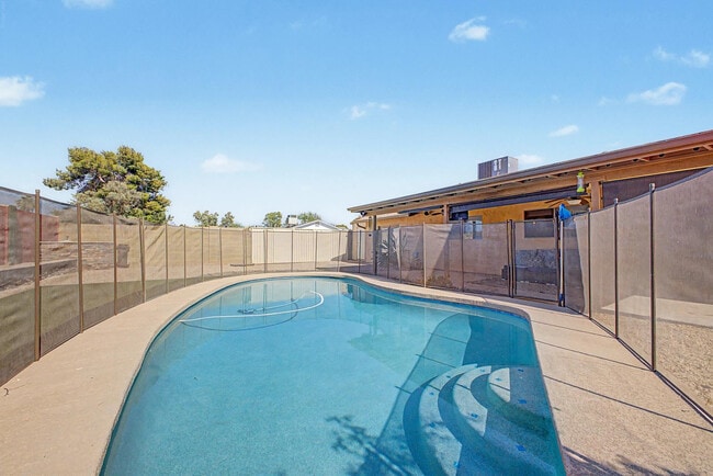 Building Photo - 4048 E Dahlia Dr