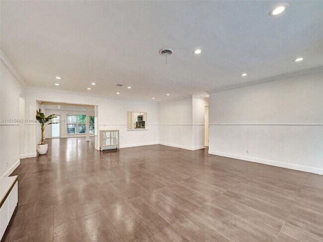 Building Photo - 5 bedroom in Hollywood FL 33021