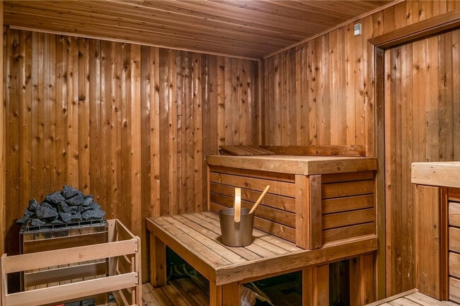 Building Photo - 1425 S Puget Dr