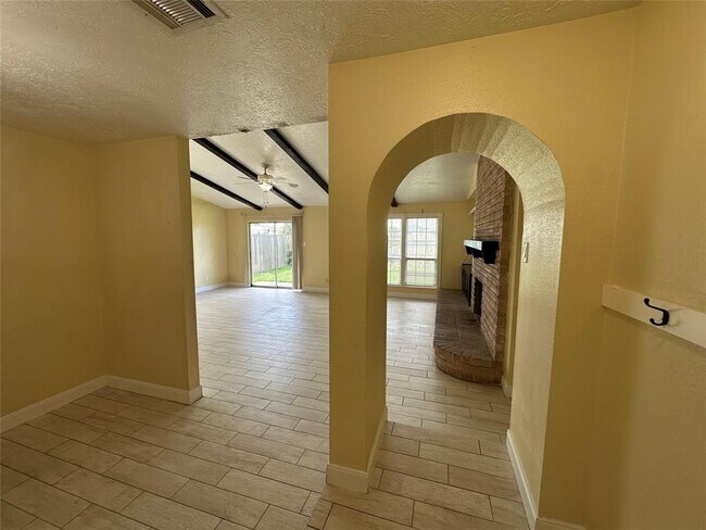 Building Photo - 17107 Bougainvilla Ln