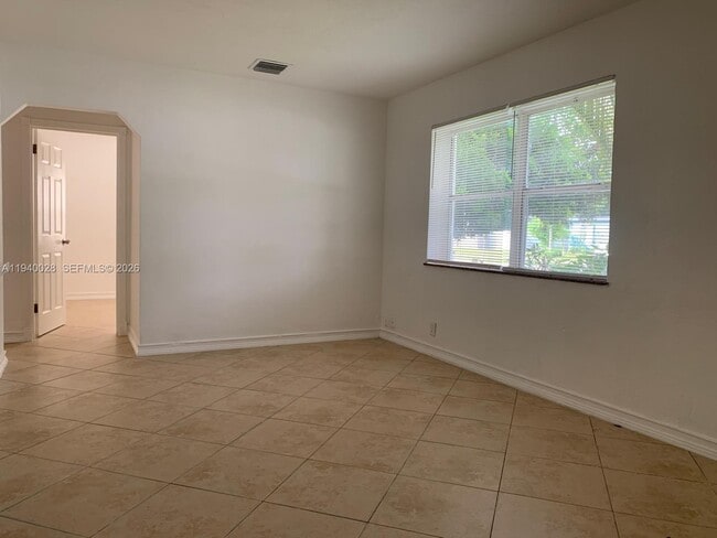 Building Photo - 17 Edmund Rd