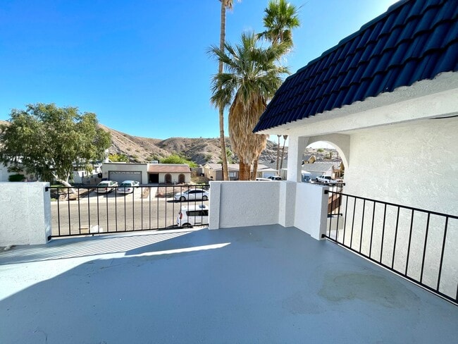 Building Photo - Gorgeous 2-Story Home with Golf Course Views and Modern Amenities!