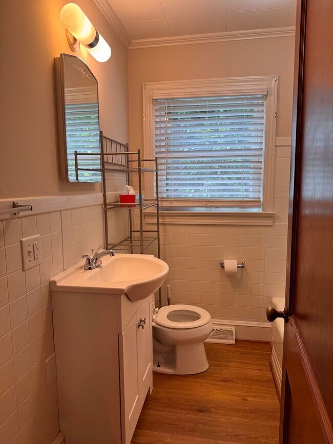 Building Photo - 2 BED, 1 BATH HOME LOCATED A FEW BLOCKS FROM DOWNTOWN ASHEBORO!