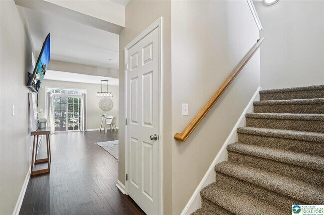 Building Photo - 270 Milkweed Dr