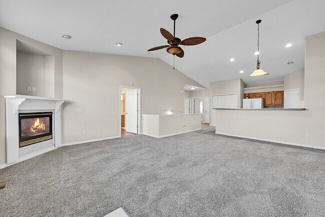 Building Photo - $2,095.00, 3-bed + Bonus room, 2.5 bath, l...