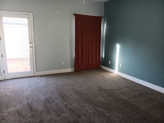 Building Photo - 3 Bedroom, 2 Bathroom Home! Schedule a Showing Today!