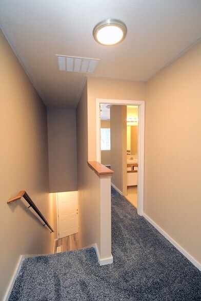 Building Photo - 3548-3548 NE 102nd Ave