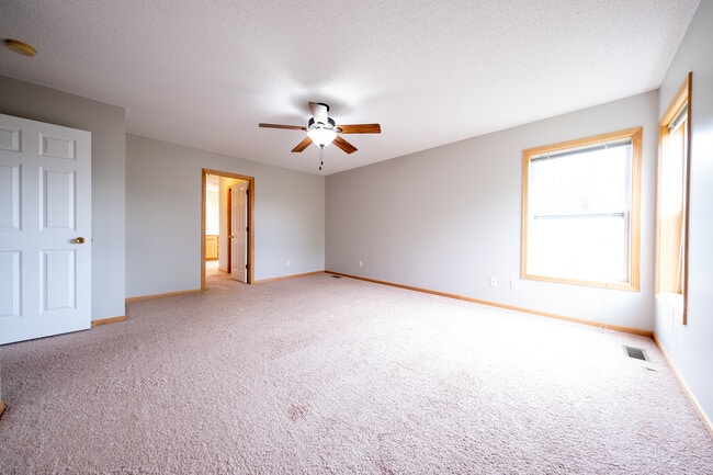 Building Photo - 2692 Vierling Dr E