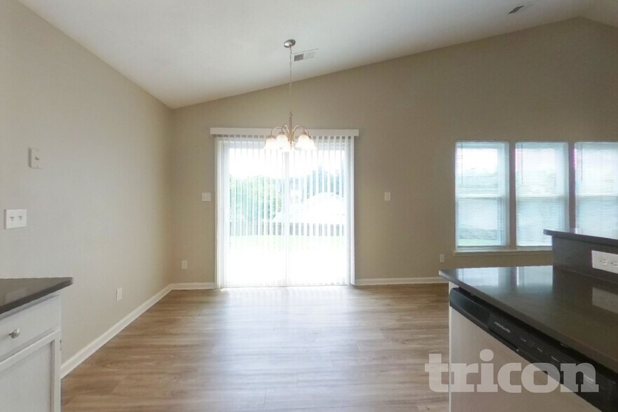 Building Photo - 143 Markham Dr